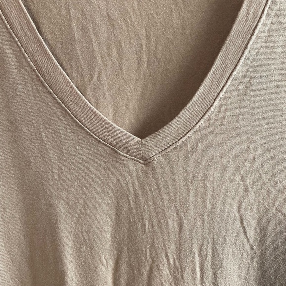 NWOT American Eagle Soft & Sexy tan v-neck shirt. Size X-Small. - Picture 5 of 7
